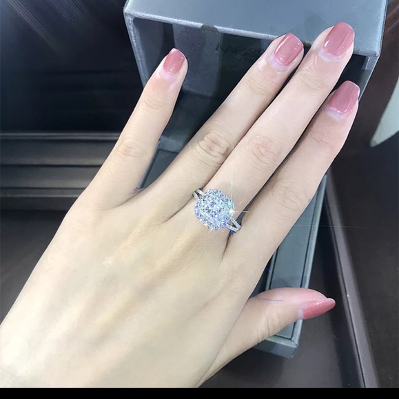 Cubic Zirconia Ring - Picture 5 of 7